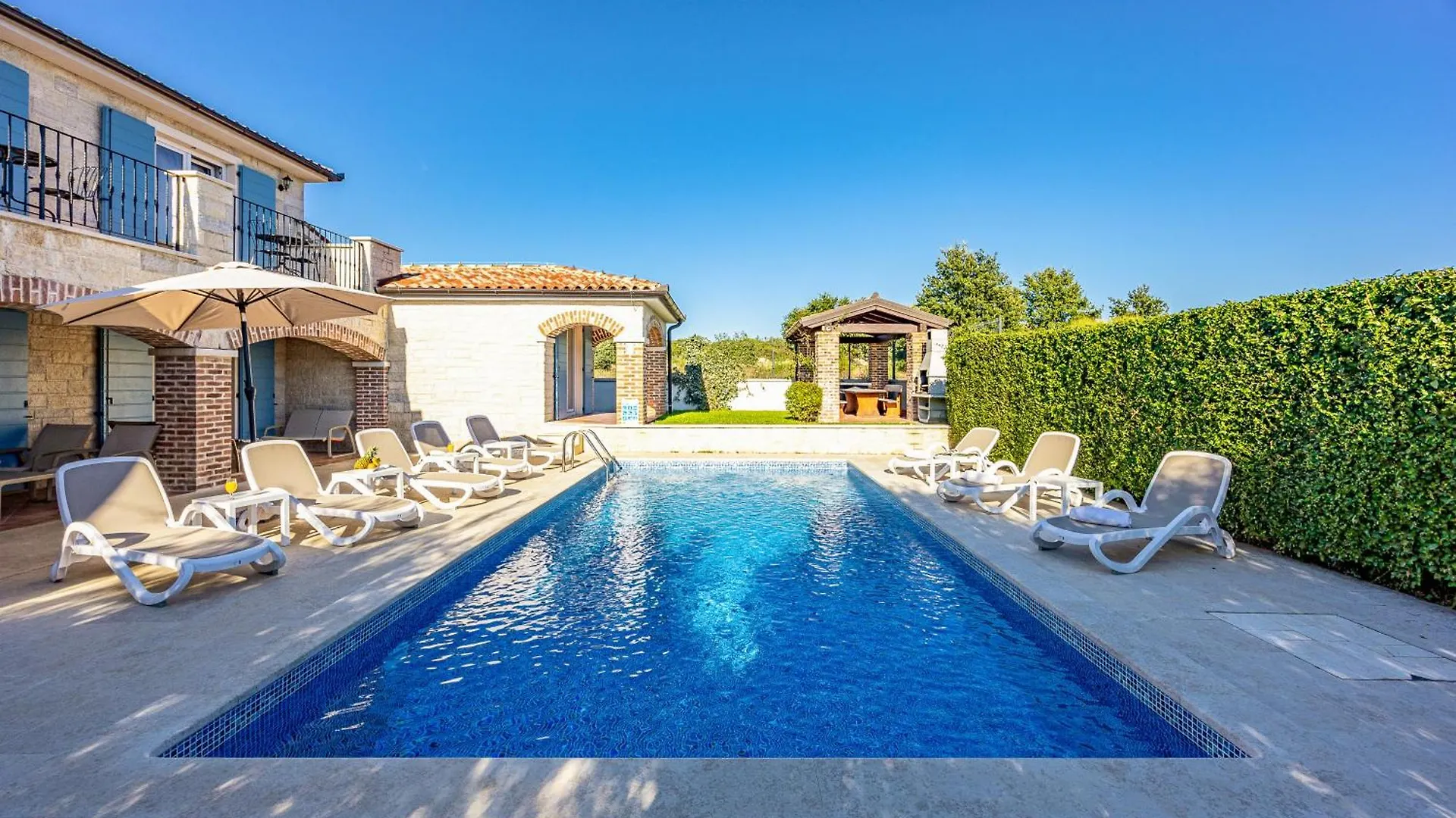 Villa Bosco In Medulin With Sea View And Private Pool Only 300 Meters From The Beach