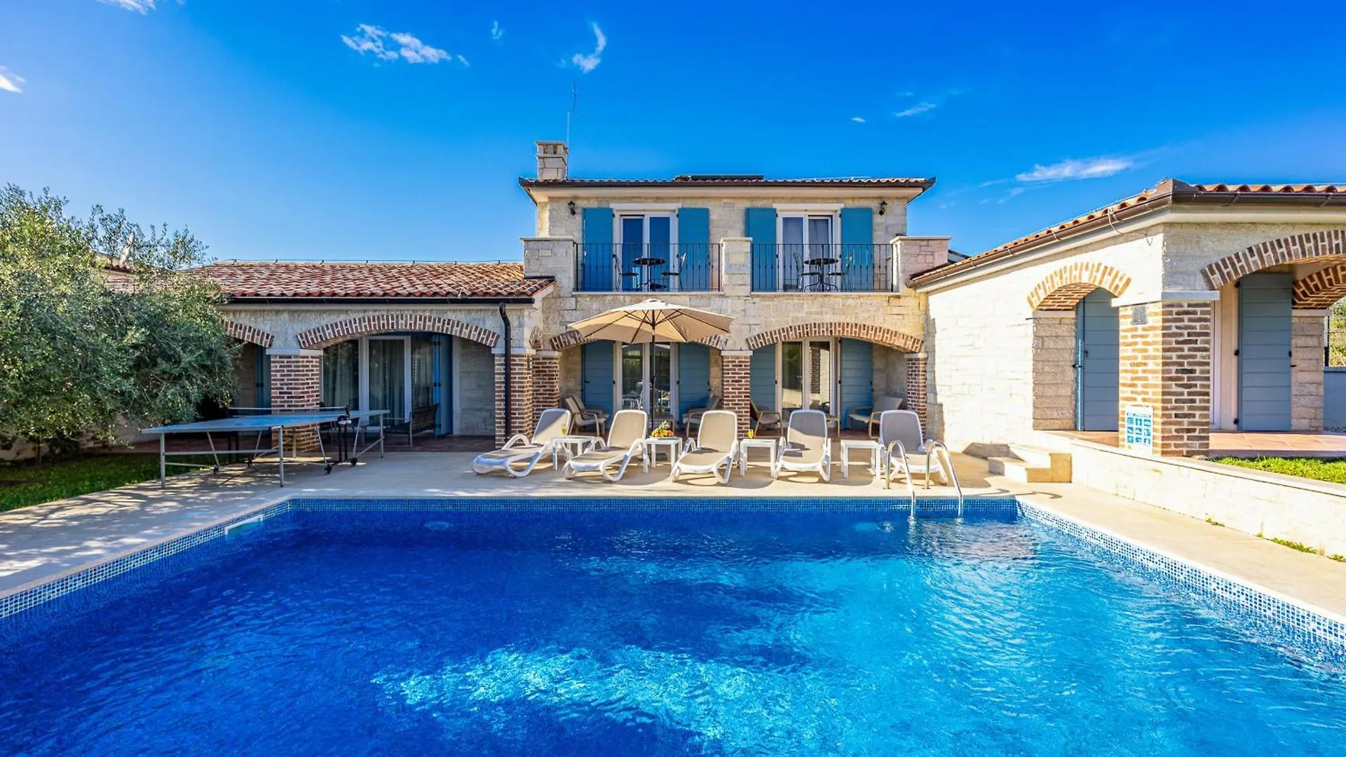 Villa Bosco In Medulin With Sea View And Private Pool Only 300 Meters From The Beach